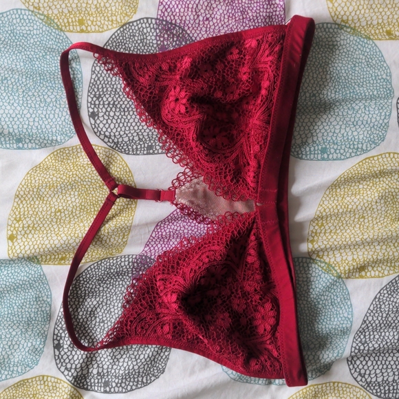 NWOT Victoria's Secret Lacy Red Bra - Picture 7 of 7